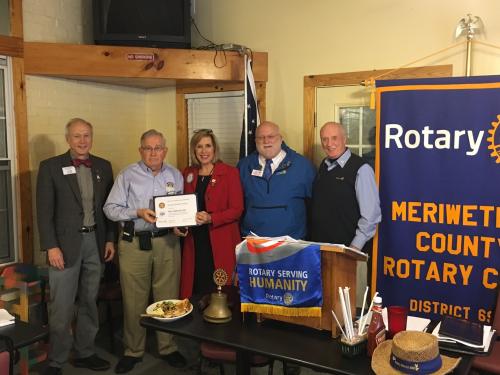 Bob Prater presented Paul Harris Fellow by Dist Gov Raymond Ray.jpg